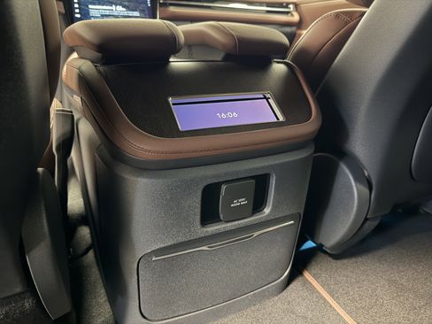 New 2026 Lincoln Navigator Reserve AWD/4WD image 24