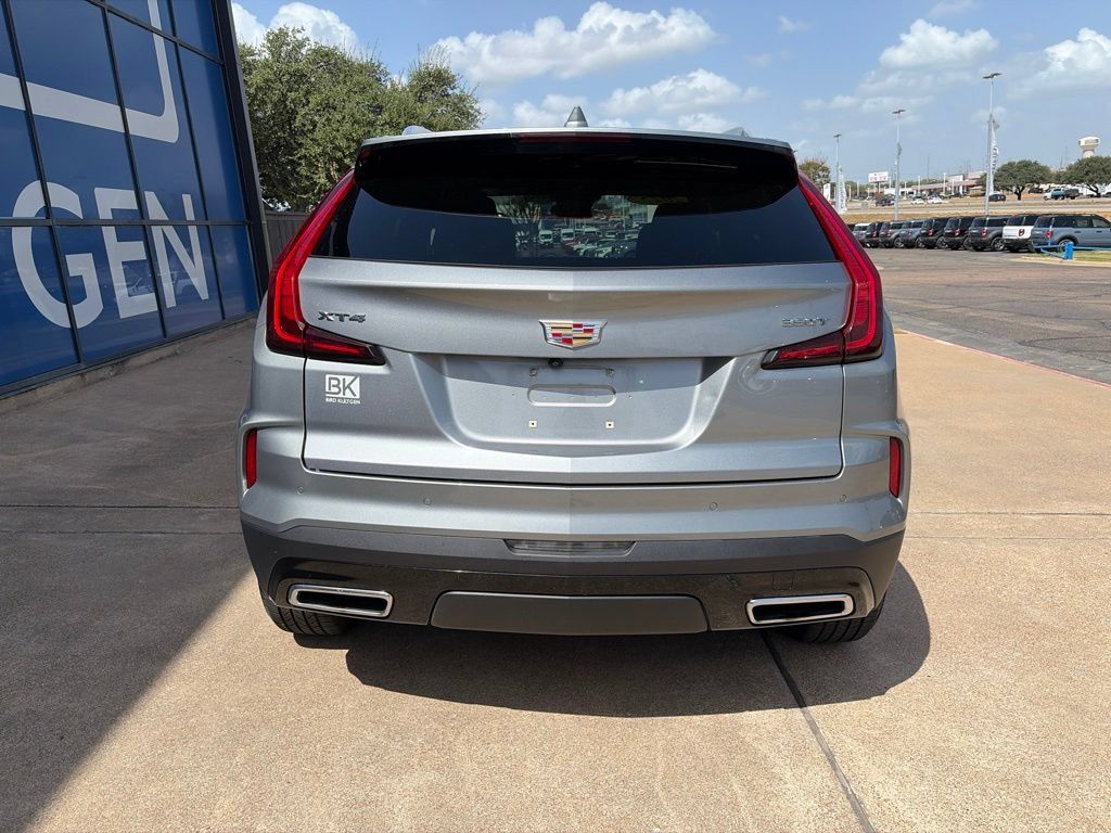 Used 2025 Cadillac XT4 Premium Luxury FWD image 6