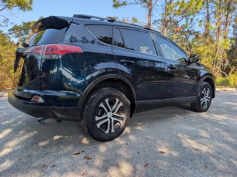 Used 2018 Toyota RAV4 LE image 7