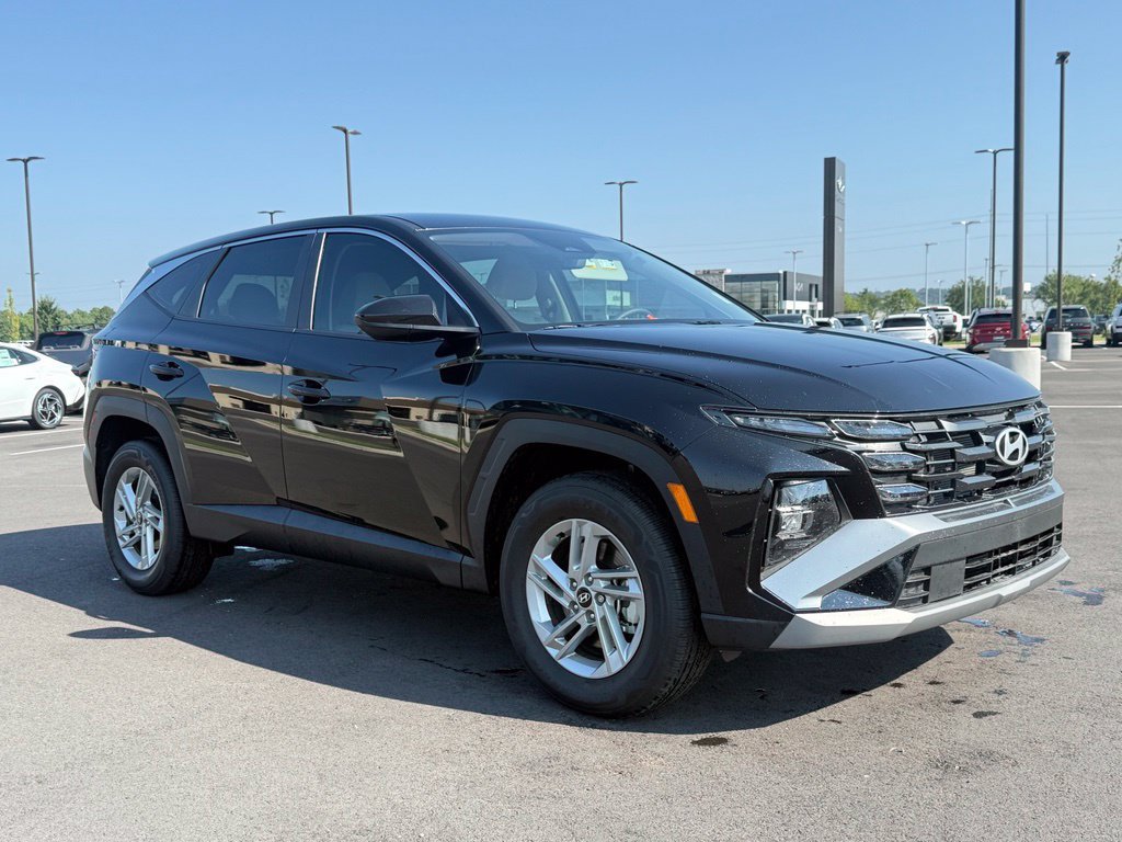 Certified 2025 Hyundai Tucson SE AWD/4WD image 3