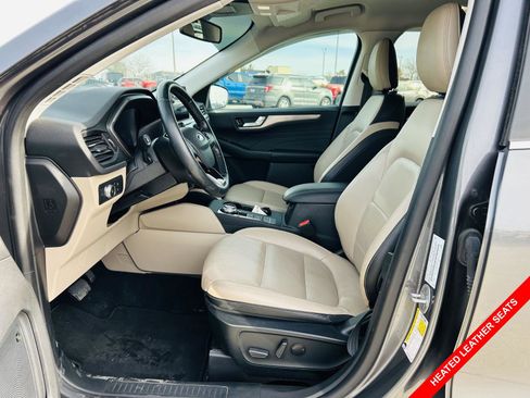 Used 2021 Ford Escape Titanium image 3