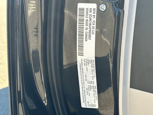 Used 2023 Chrysler Pacifica Touring-L image 54