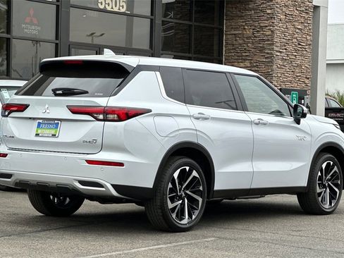 New 2025 Mitsubishi Outlander SE image 5