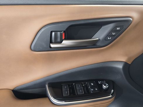 Used 2025 Toyota Crown Signia XLE image 13