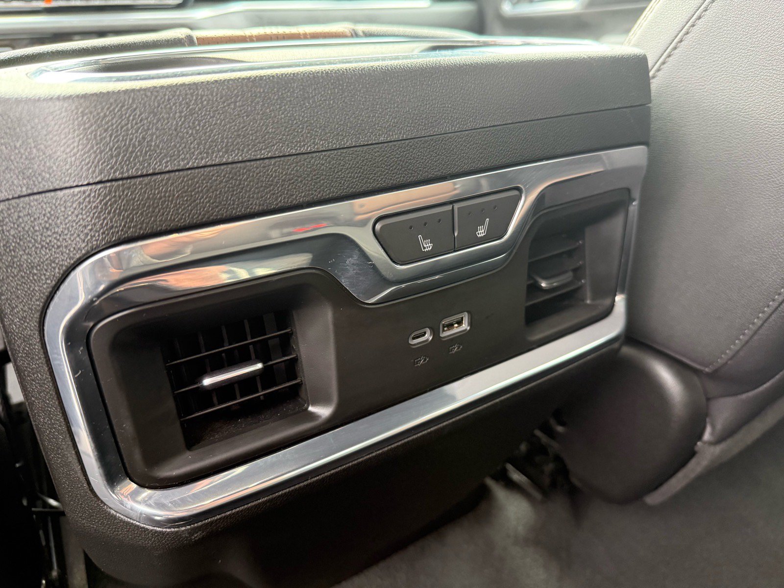 Used 2024 Chevrolet Silverado 2500 High Country w/ High Country Premium Package AWD/4WD image 18