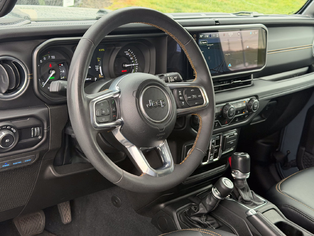 Used 2024 Jeep Wrangler Unlimited Sahara w/ Technology Group AWD/4WD image 23