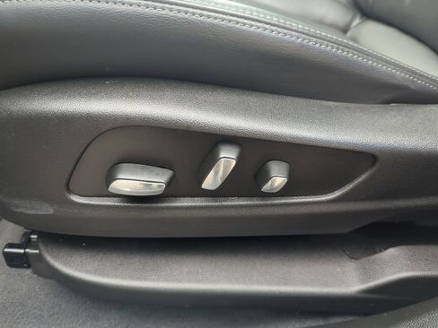 Used 2025 Cadillac XT6 Premium Luxury image 14