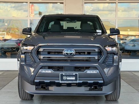 Used 2026 Toyota Tacoma SR5 AWD/4WD image 4