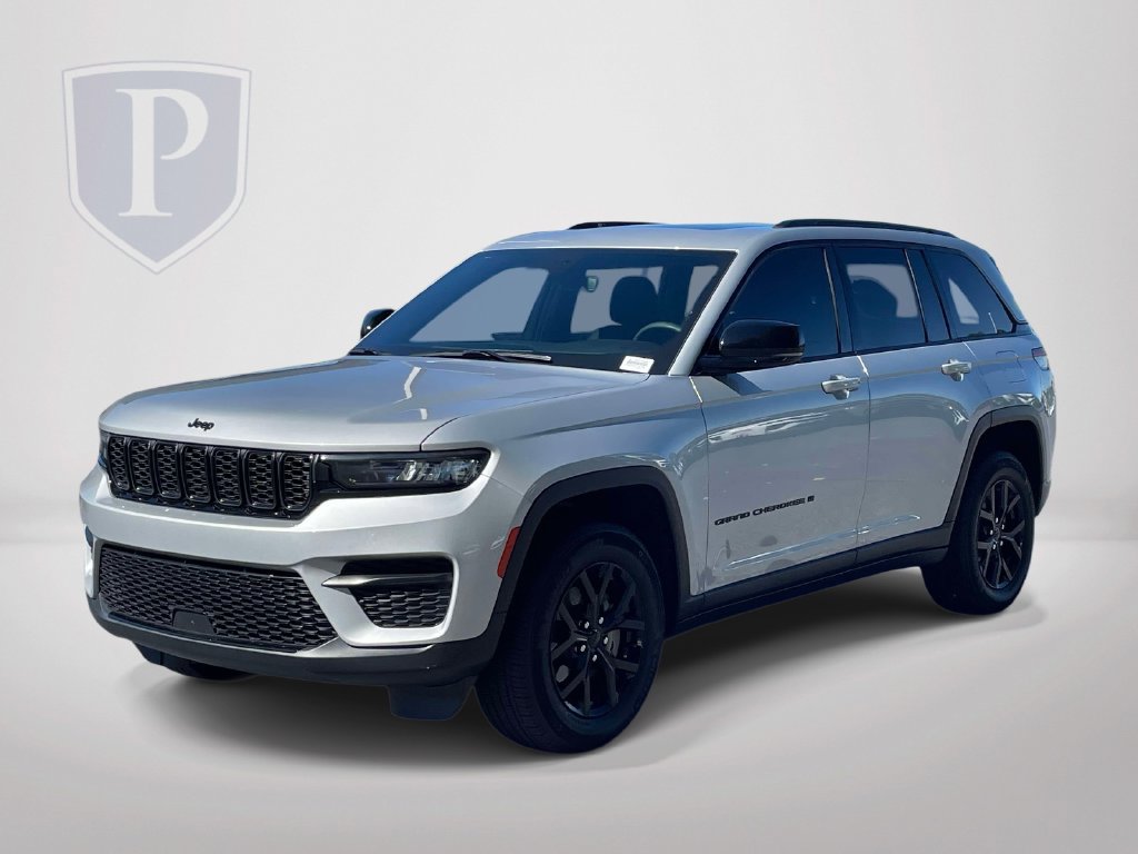 Certified 2024 Jeep Grand Cherokee Altitude RWD image 4