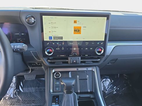 Used 2025 Lexus GX 550 w/ Cold Area Package AWD/4WD image 25