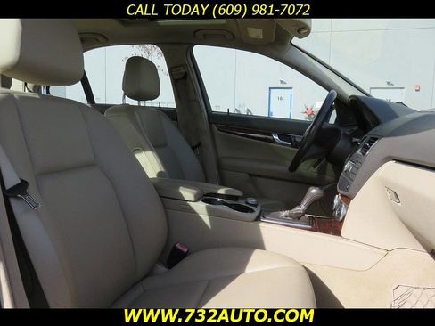 Used 2011 Mercedes-Benz C 300 C 300 Sport 4MATIC AWD 4dr Sed image 7
