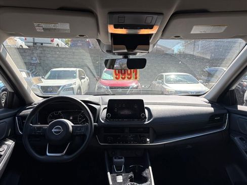 Used 2024 Nissan Rogue SV AWD/4WD image 7