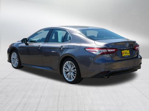 Used 2018 Toyota Camry XLE FWD image 5