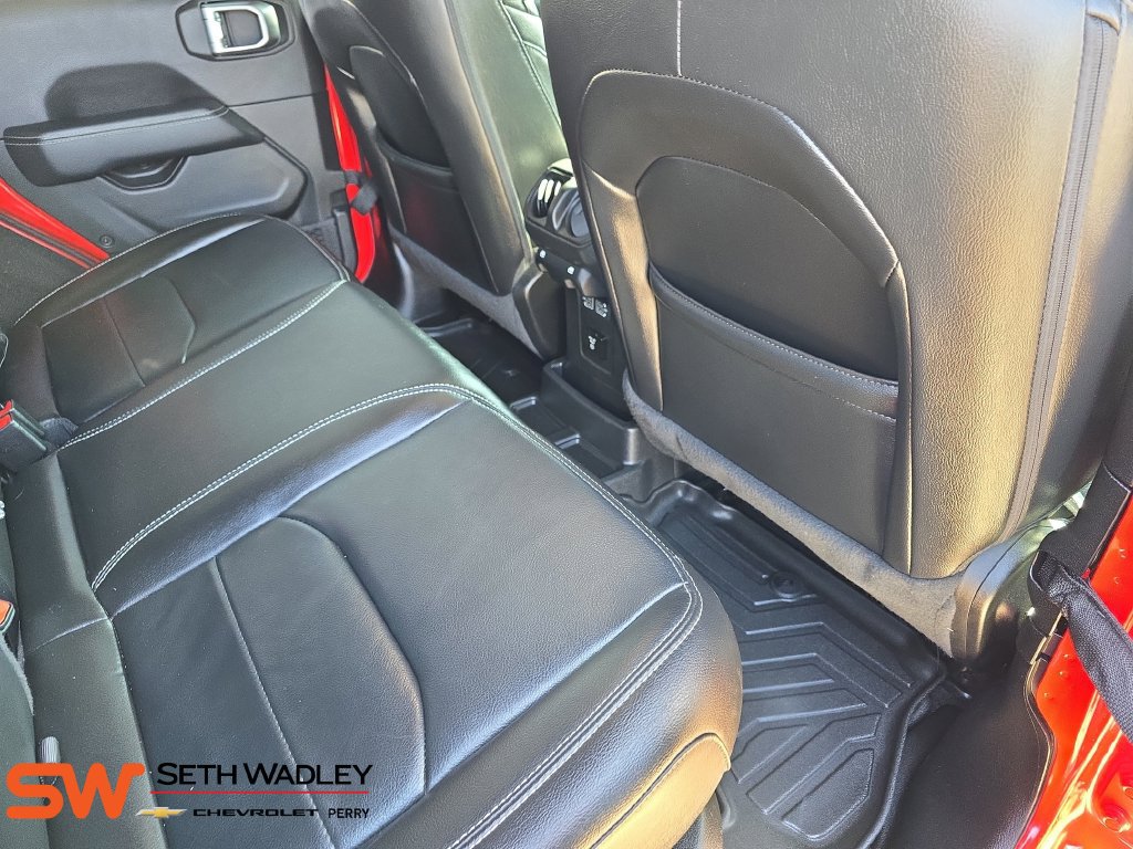 Used 2022 Jeep Wrangler Unlimited Sahara w/ Cold Weather Group AWD/4WD image 11