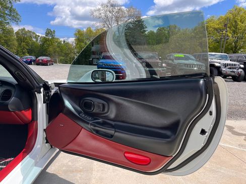 Used 1998 Chevrolet Corvette Coupe w/ Roof Pkg RWD image 11