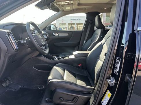 Used 2024 Volvo XC40 B5 Plus AWD/4WD image 2