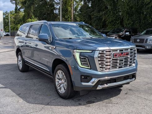 Used 2025 GMC Yukon XL Denali w/ Sun & Power Step Package AWD/4WD image 4
