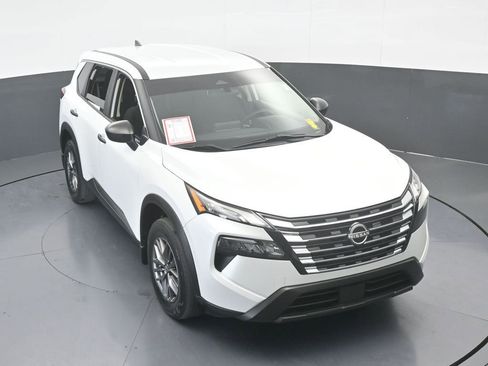 Used 2024 Nissan Rogue S image 48