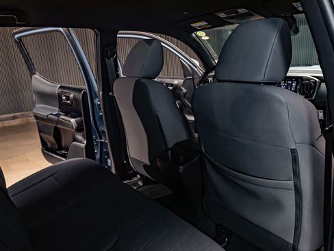 Used 2019 Toyota Tacoma TRD Sport w/ Technology Package image 25