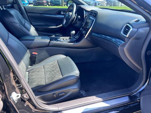 Used 2023 Nissan Maxima SR w/ Sport Mat Group FWD image 15