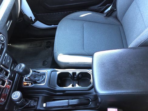 Used 2024 Jeep Gladiator Sport image 17