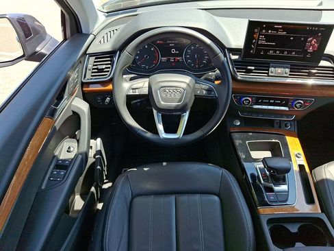 Certified 2023 Audi Q5 2.0T Premium w/ Convenience Package AWD/4WD image 2