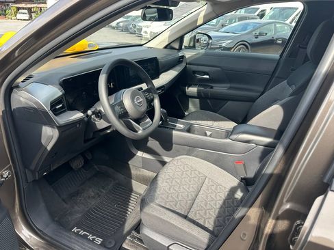 Used 2025 Nissan Kicks SV FWD image 18