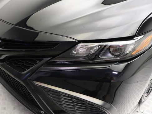 Used 2024 Toyota Camry SE FWD image 3