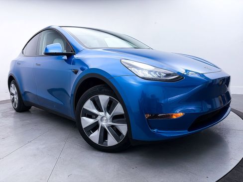 Used 2022 Tesla Model Y Long Range image 7