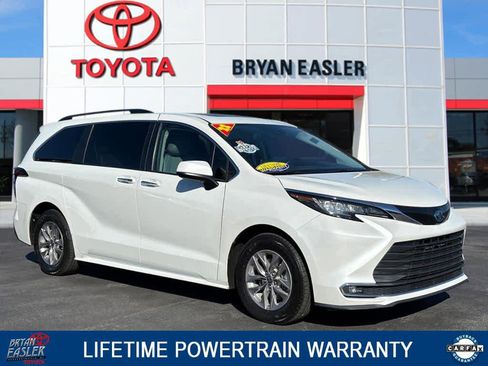 Used 2022 Toyota Sienna XLE image 1