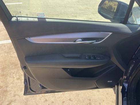 New 2025 Cadillac XT6 Luxury image 14