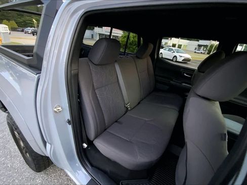 Used 2018 Toyota Tacoma TRD Sport w/ Technology Package AWD/4WD image 19