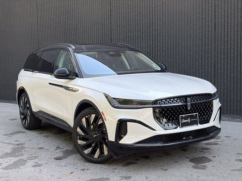 New 2026 Lincoln Nautilus Reserve AWD/4WD image 9