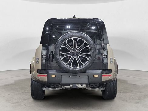 New 2026 Land Rover Defender 110 image 4