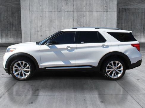 Used 2022 Ford Explorer Platinum w/ Equipment Group 601A AWD/4WD image 2