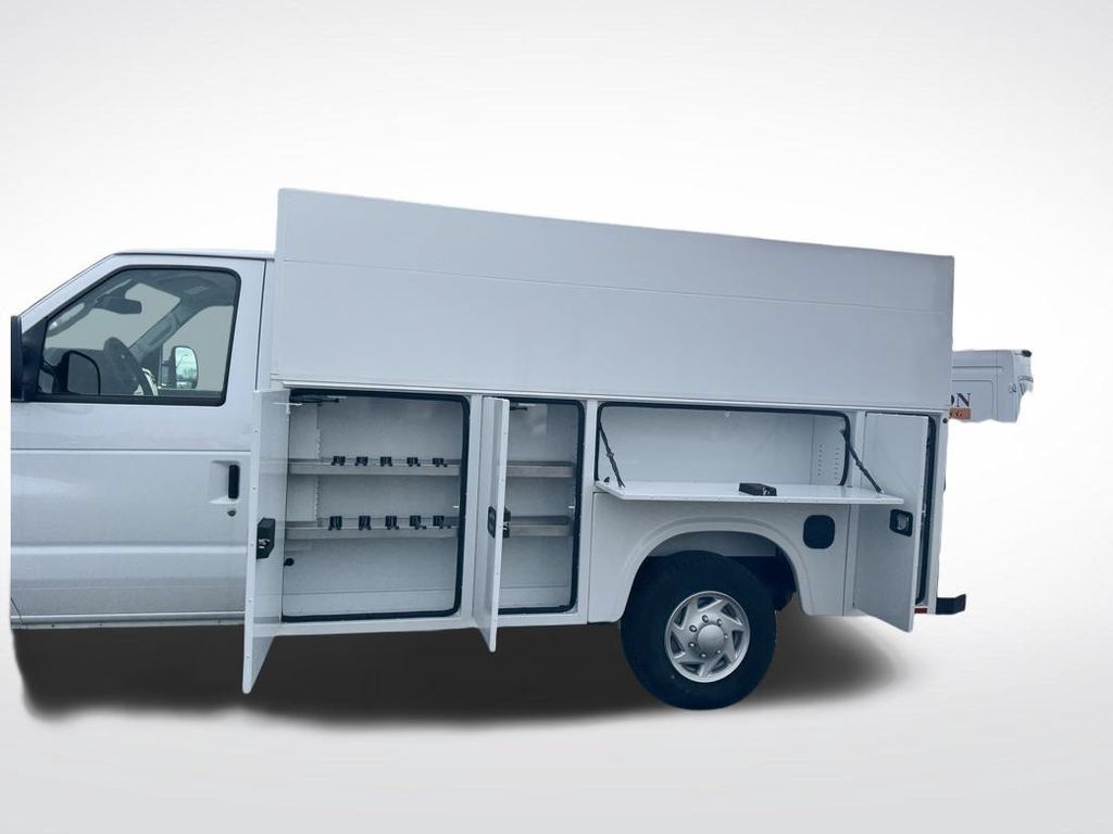 New 2026 Ford E-350 and Econoline 350 Super Duty w/ Interior Upgrade Package RWD image 15
