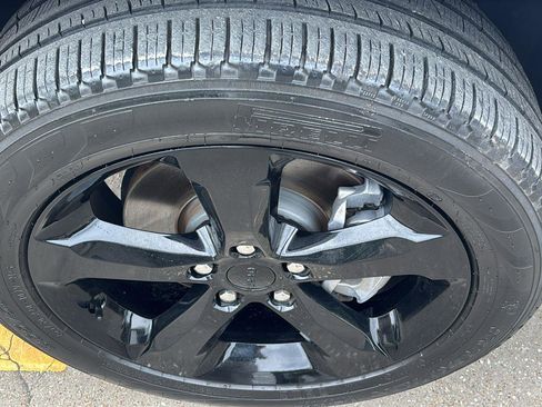 Used 2024 Jeep Grand Cherokee L Limited w/ Black Appearance Package RWD image 12