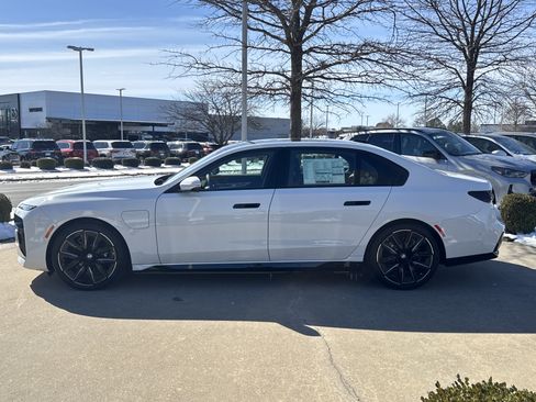 New 2026 BMW 750e xDrive w/ Executive Package image 2
