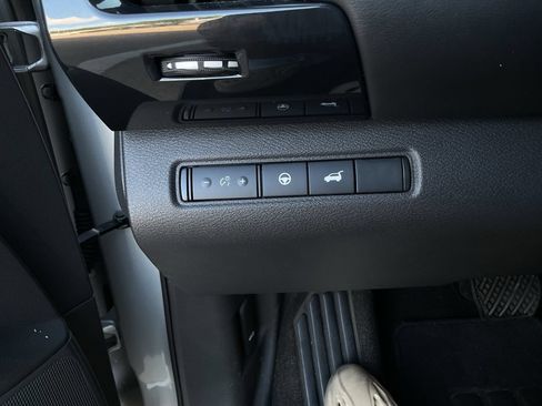 Used 2025 Nissan Pathfinder SV FWD image 21