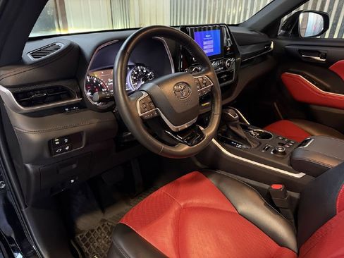 Used 2023 Toyota Highlander XSE image 10