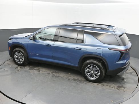 Used 2025 Chevrolet Traverse LT image 35