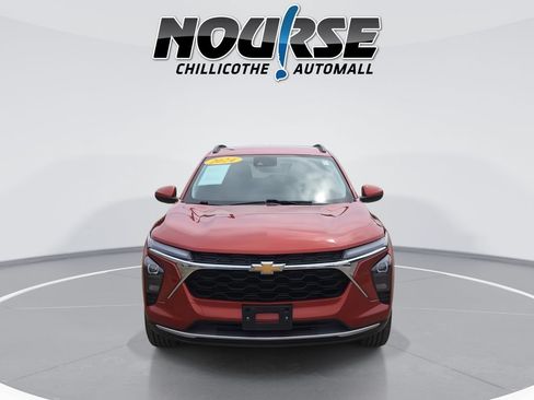 Used 2024 Chevrolet Trax LT w/ LT Convenience Package FWD image 3