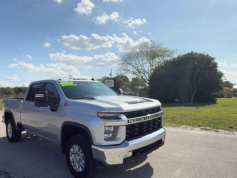 Used 2022 Chevrolet Silverado 2500 LT w/ Convenience Package AWD/4WD image 5
