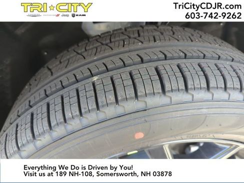 New 2025 Jeep Grand Cherokee Limited image 27