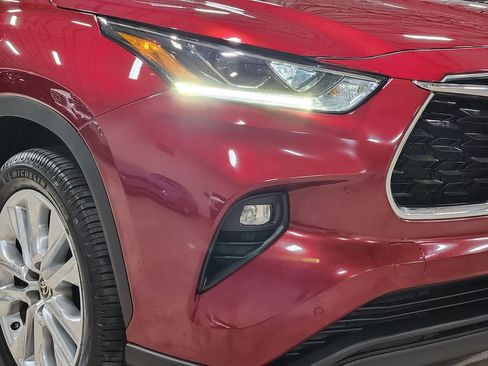 Used 2021 Toyota Highlander Limited image 13