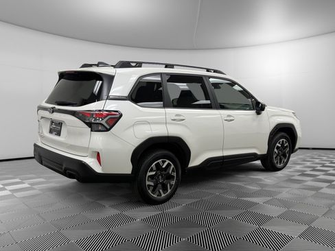 Used 2025 Subaru Forester Premium image 5