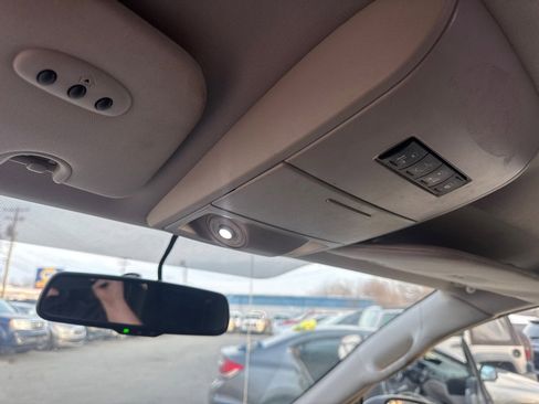 Used 2016 Chrysler Town & Country Touring w/ Driver Convenience Group image 13