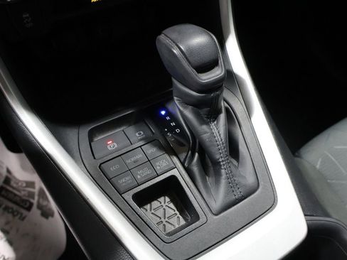 Used 2022 Toyota RAV4 XLE image 29