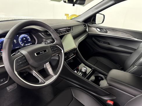 New 2025 Jeep Grand Cherokee Limited image 27