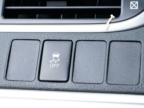 Used 2012 Toyota Camry SE FWD image 19